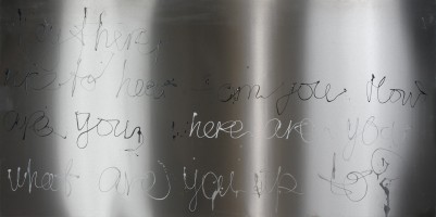 “Hey there” – 2009 «Привет» - „Hallo“ - Лак для ногтей на нержавеющей стали - Nagellack auf Edelstahl - Nail polish on stainless steel – 100 х 200cm